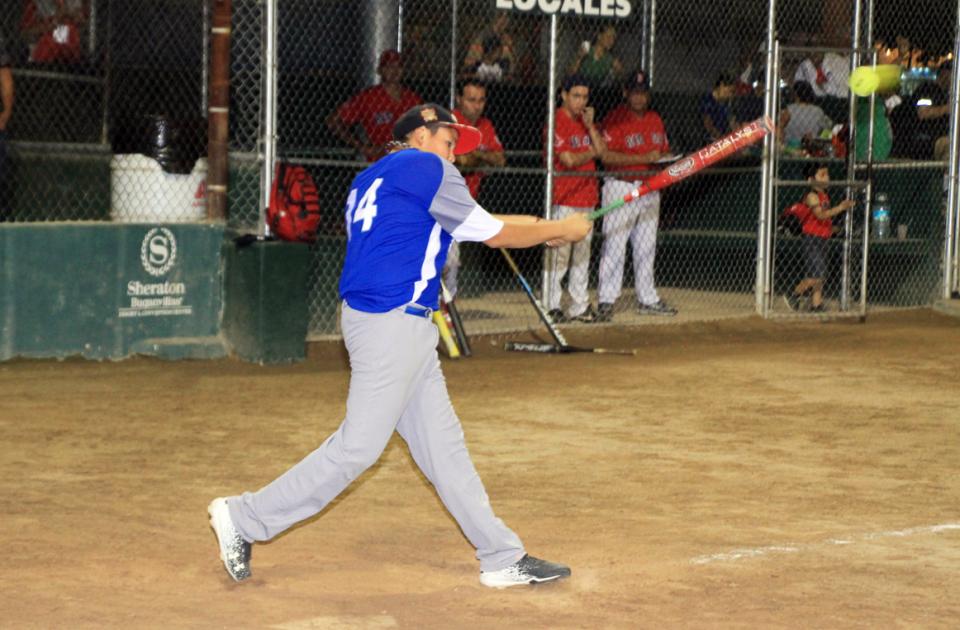 Softbol La Morena le pega a Dugout