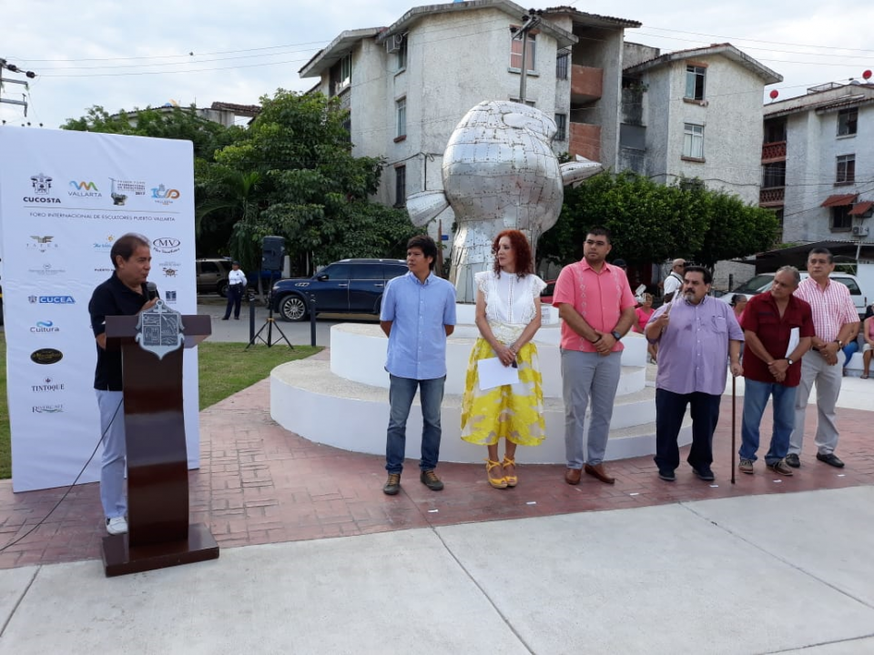 brenda 03 nota a4 Dotan de esculturas a colonias populares de Puerto Vallarta