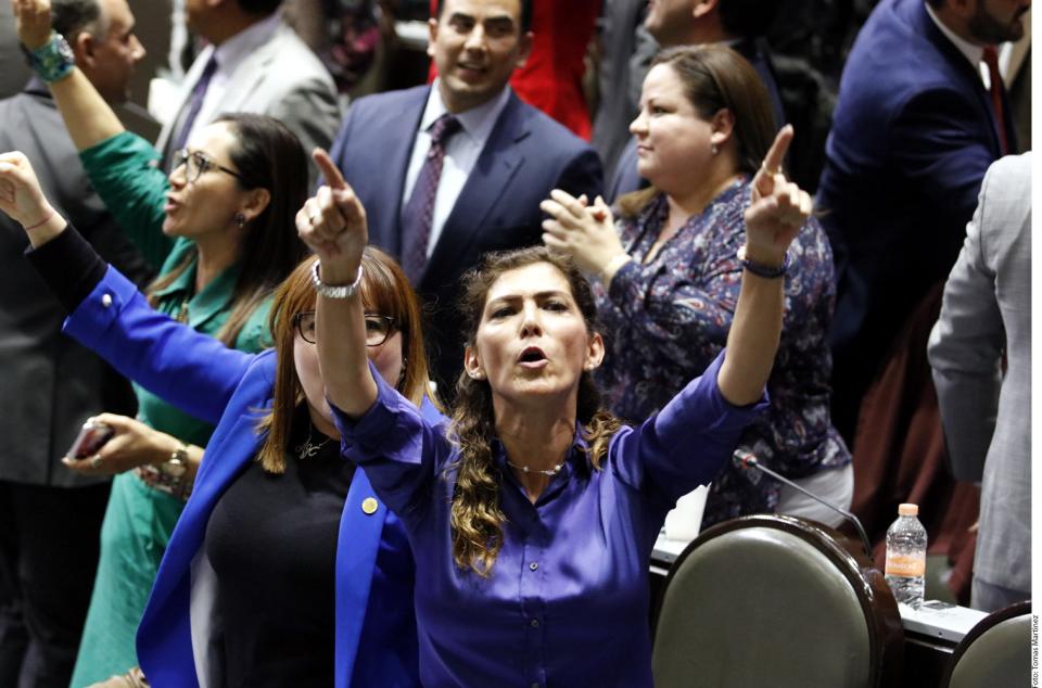 04y05Bahía Tema del Día (4) Rechaza oposición tres artículos sobre fuero