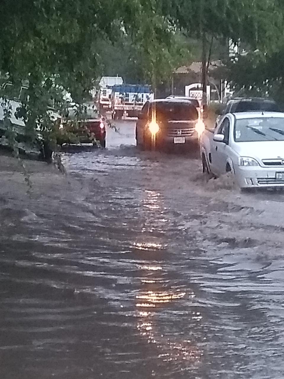 04y05Bahía Tema del Día (8) El alerta por mucha agua, vado de “El Tecualeño”
