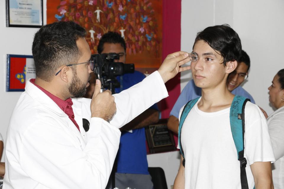 08y09Bahía (5) Otorgará DIF lentes gratuitos a niños y jóvenes de Puerto Vallarta