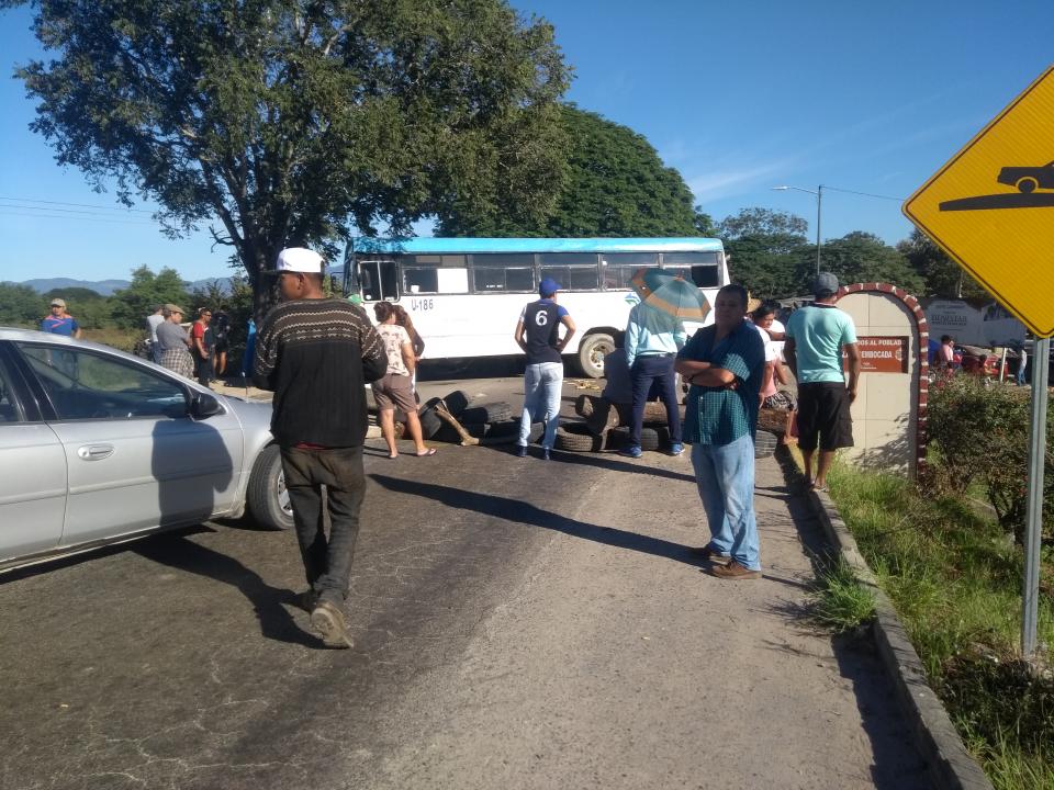 10y11Bahía (1) Protestan por la eliminación de la ruta Vallarta – El Ranchito
