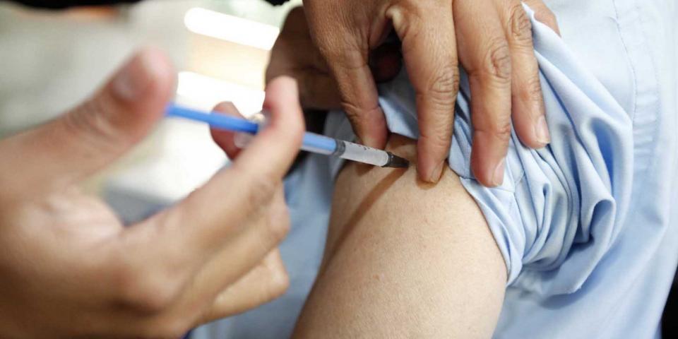 10y11Bahía (11) Surten vacunas contra la influenza en Centros de Salud