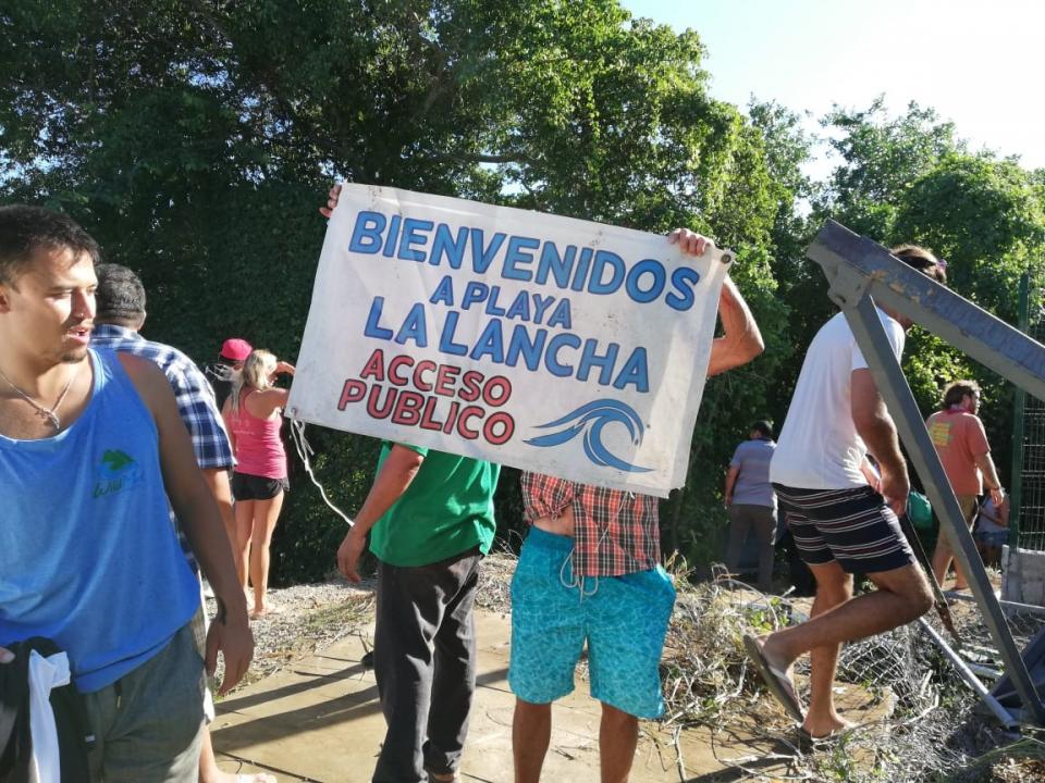 10y11Bahía (13) Manifestantes de La Lancha, abren nuevamente el paso a la playa