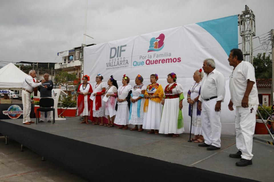 12BAHIA 04 Destacan adultos mayores en el Festival de Día de Muertos