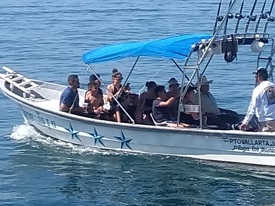 12y13Bahía (3) Pangueros y taxistas acuáticos se burlan de las autoridades marítimas