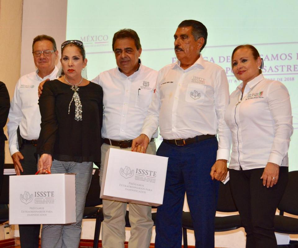 12y13Bahía (5) Entregará el ISSSTE apoyos y Créditos a damnificados en Nayarit