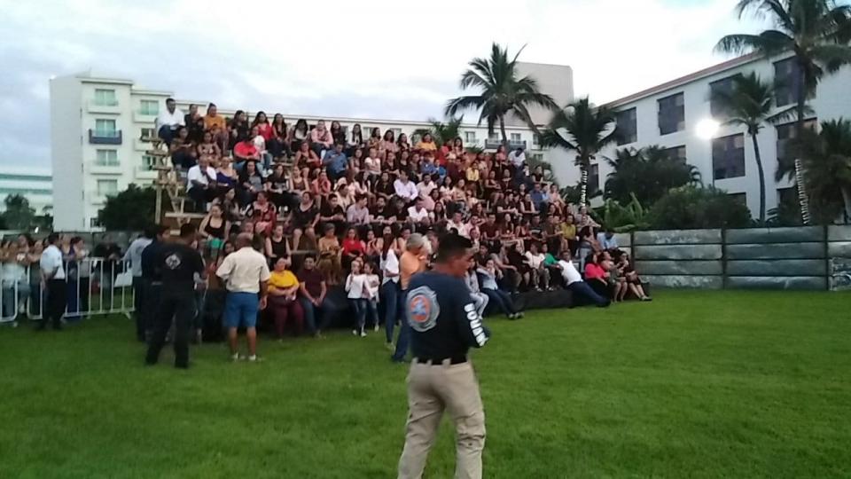 12y13Bahía (6) Caen gradas en pleno concierto con un saldo de 44 lesionados