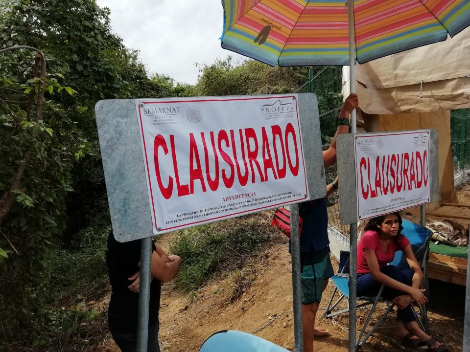 sdr Nuevamente derriban mallas en los accesos a la playa de La Lancha