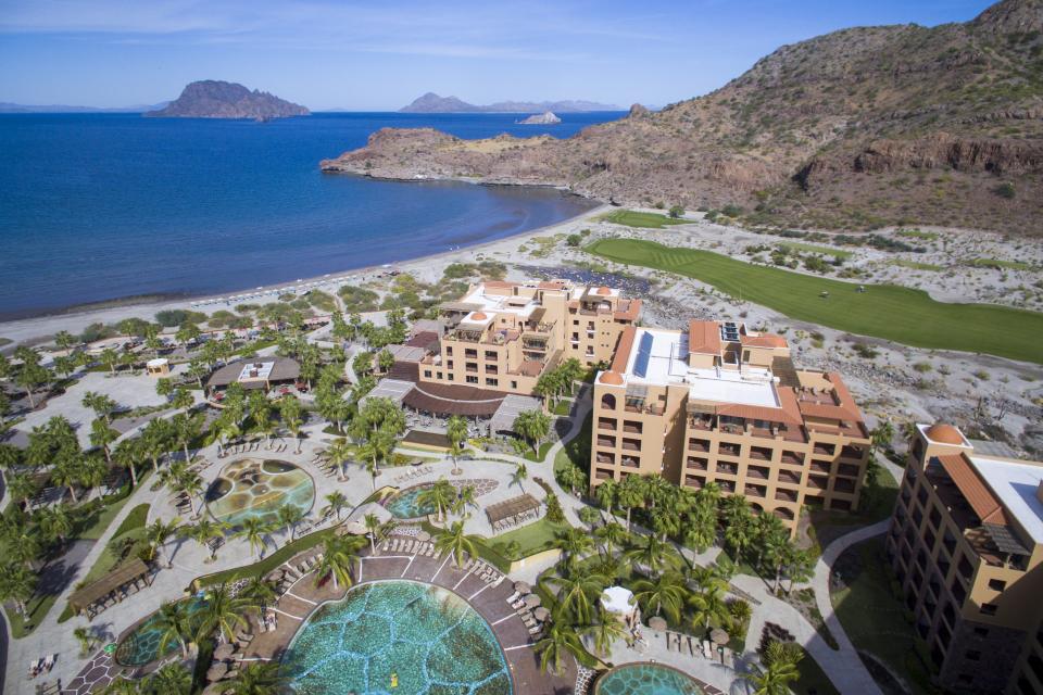 18y19Bahía (4) Gana Villa del Palmar Loreto “Condé Nast Traveler Readers’ Choice Award”