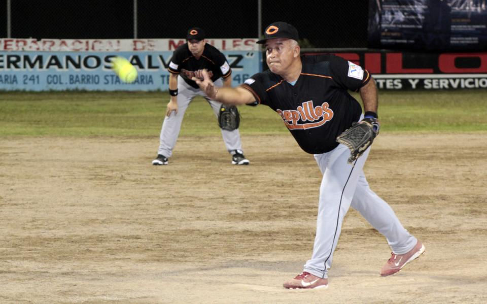 24y25Deportes (3) Los Cepillos rompen la maldición