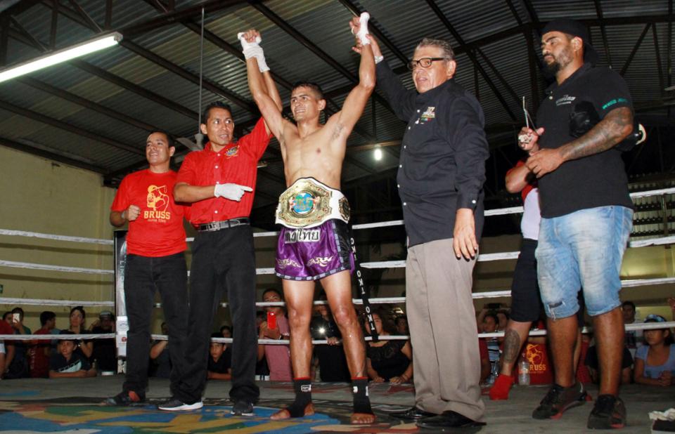 26y27deportes (1) En el tercer round por KO Técnico… Retiene “Bruss” el título