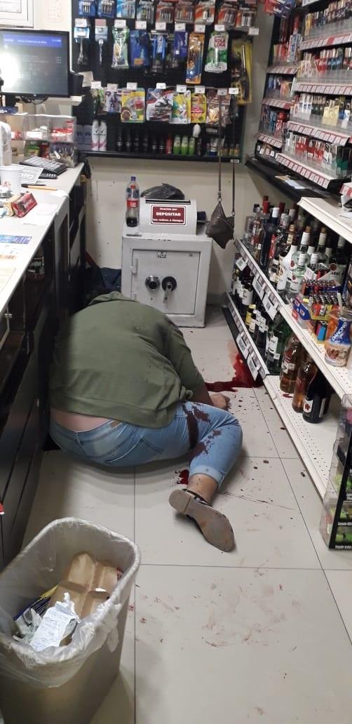 30y31Sucesos (10) Asesinada de siete balazos al interior de la tienda en Tomatlán