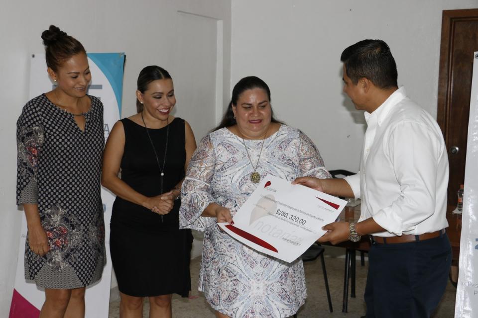 COMUNICADO 0090-DIF-Entrega donativo Notar_a 5-Mes Testamento (2) Recibe DIF donativo por más de 280 mil pesos de la Notaría No. 5