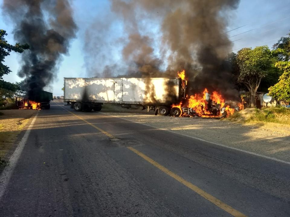 a013d403-b1f1-4c53-b2a4-e9d67536d729 Se registran Bloqueos y quema de Vehículos en Tomatlán, Jalisco