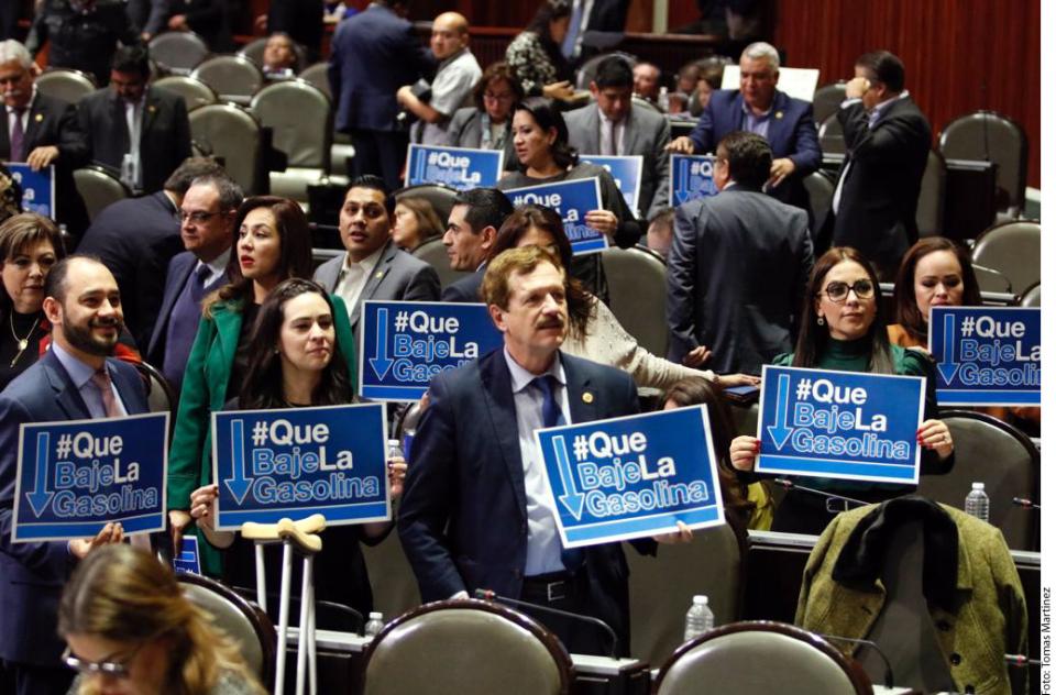 01portada03 Confronta gasolinazo a Oposición y Morena