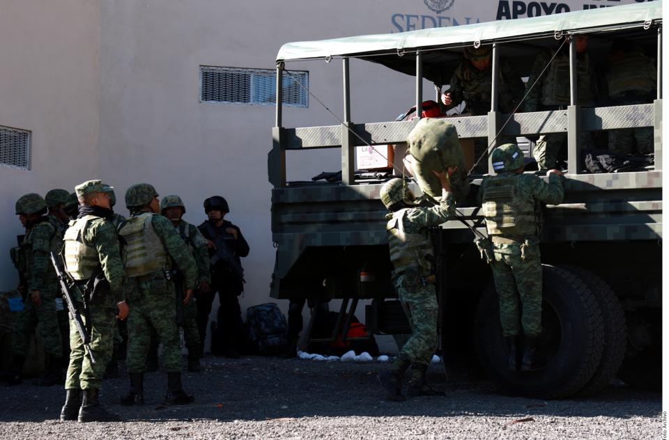 04y05Bahía Tema del Día (1) Cesa Pemex a funcionarios; va contra huachicoleros