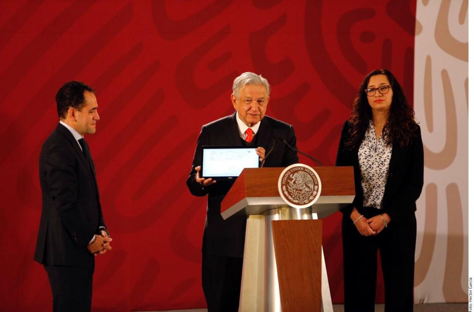 04y05Bahía Tema del Día (5) Revisaré despidos en SAT: López Obrador