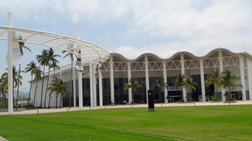 09Bahía (2) Podría Centro de Convenciones ser administrado por la Secturjal