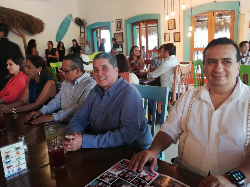 10y11Bahía (1) Reconocen trayectoria en el ámbito turístico a Ludwig Estrada