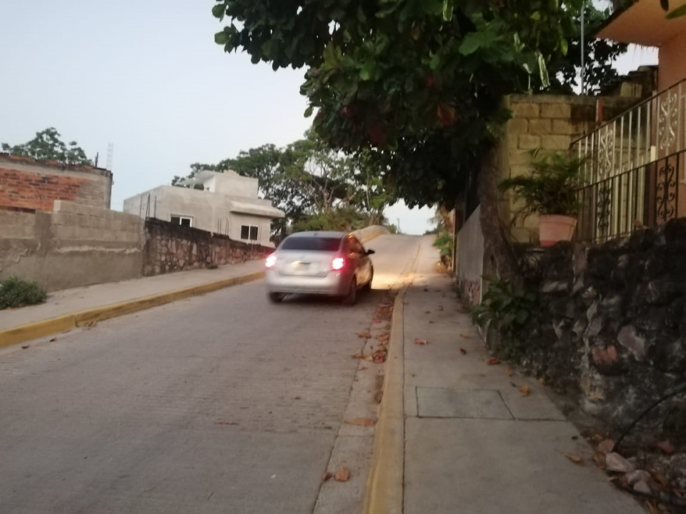 10y11Bahía (7) Piden en La Primavera instalación de tope o reductores de velocidad