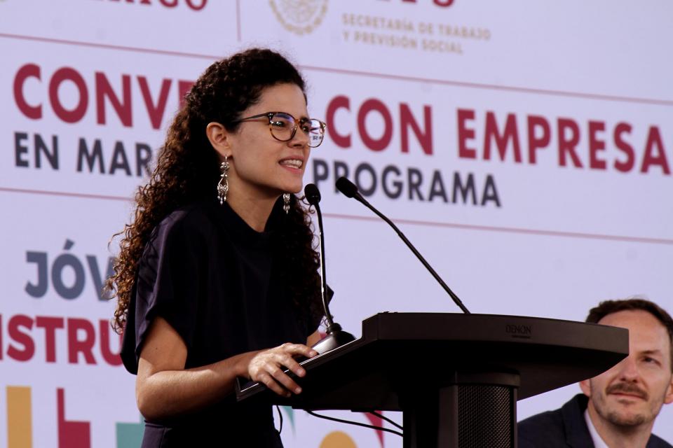 Apoyo a jóvenes impulsará transformación, Luisa Alcalde Reto, pasar de salario mínimo a uno digno: Secretaría del Trabajo