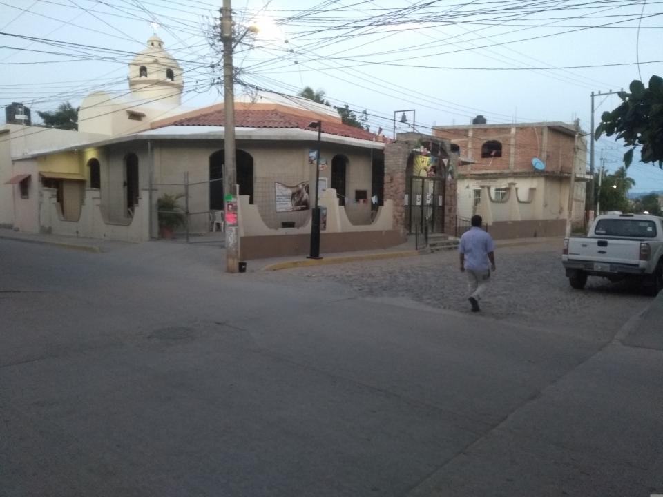 12y13Bahía (12) Piden en Jardines de Ixtapa apoyo a la autoridad para arreglar sus vialidades