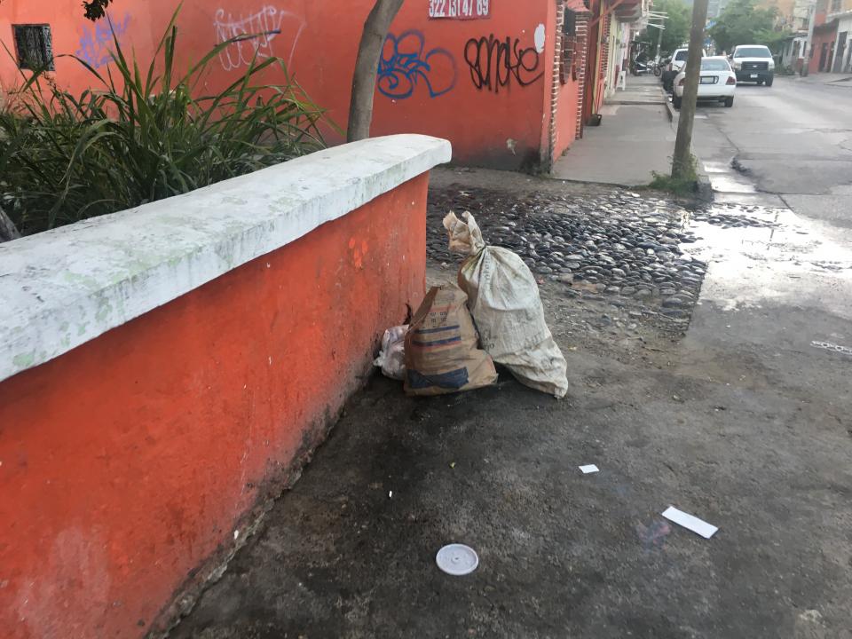 12y13Bahía (4) Servicios públicos se lleva los desperdicios y vuelve el basural