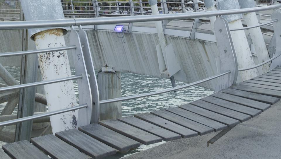 12y13Bahía (5) Da pena, estado del Muelle de Los Muertos