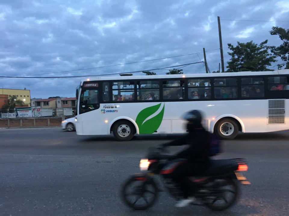 12y13Bahía (7) Es, crucero de El Pitillal, transitado, conflictivo y sumamente peligroso