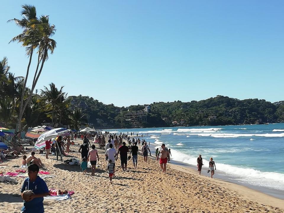 14y15Bahía (1) Crece la afluencia de turistas en las playas de Bahía de Banderas