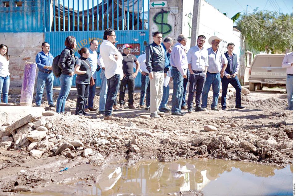 14y15Bahía (5) Entregan en Nayarit enseres a afectados