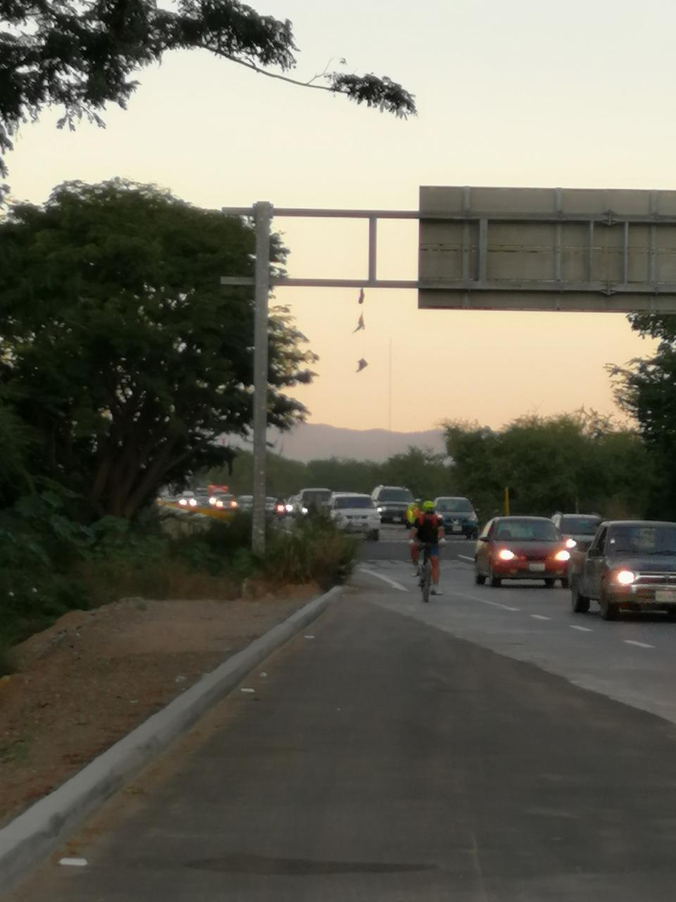 btroz Entran a Vallarta a más de 100 k/h saltando reductores de velocidad