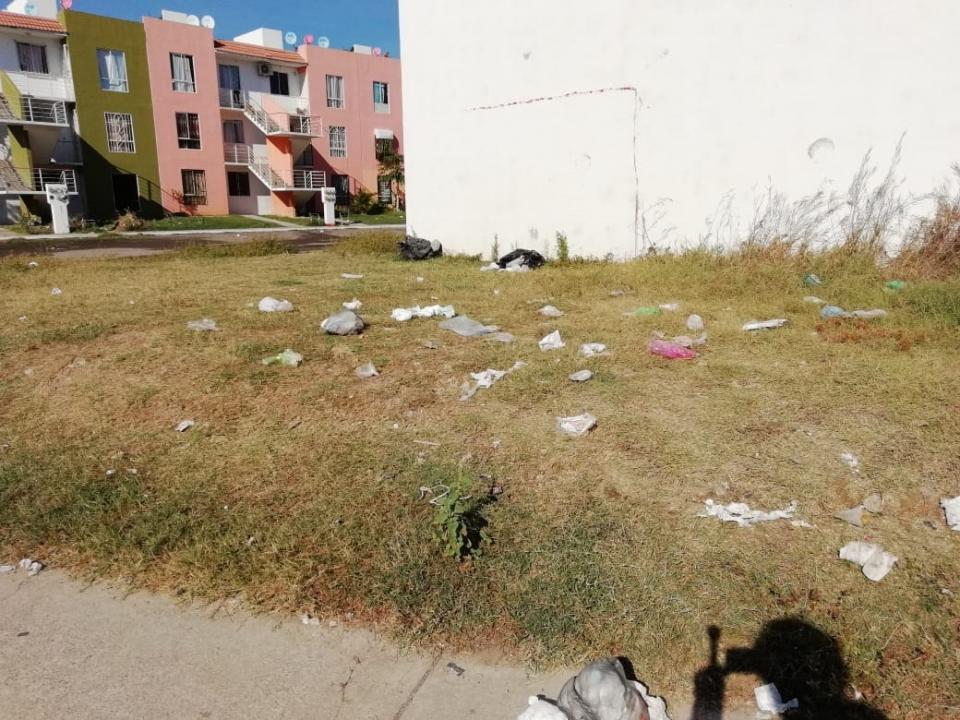 16y17Bahía (1) Vecinos de La Misión, se quejan de la basura y falta de drenaje pluvial