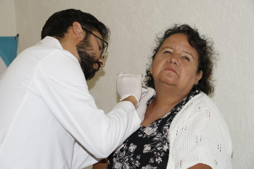 16y17Bahía (2) Apoya DIF a pacientes en aplicación de toxina botulínica