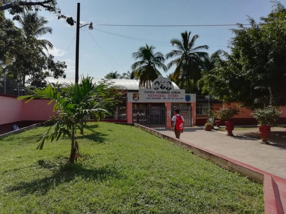 16y17Bahía (4) Dotarán de libros y mobiliario a escuelas de Bahía de Banderas
