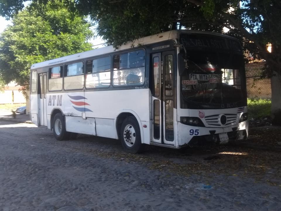 16y17Bahía (6) Denuncian Camiones abandonados y descompuestos en la vía pública