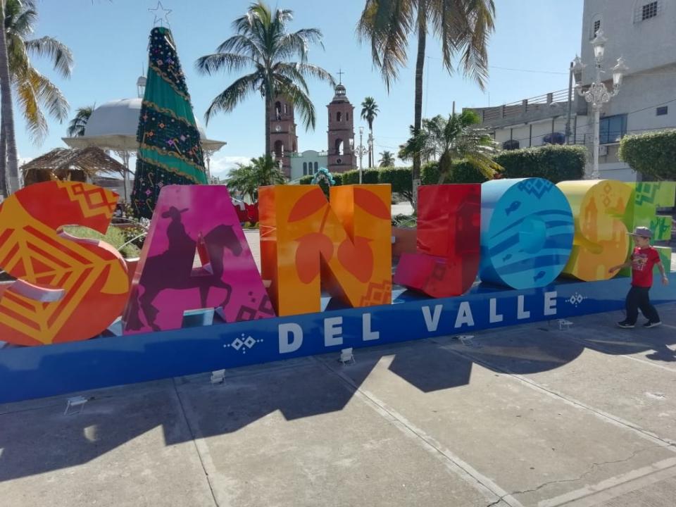 20y21Bahía (3) Presenta regidor informe de actividades y devela letras en San José del Valle