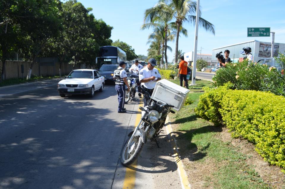 30y31Sucesos (10) Motociclista derrapa y sufre feos raspones en el cuerpo