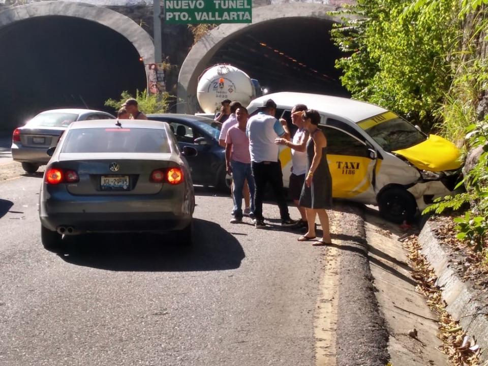 30y31Sucesos (3) Aparatoso accidente en el ingreso al Túnel grande