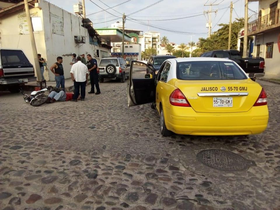 30y31Sucesos (9) Taxi contra vs moto, provoca un herido