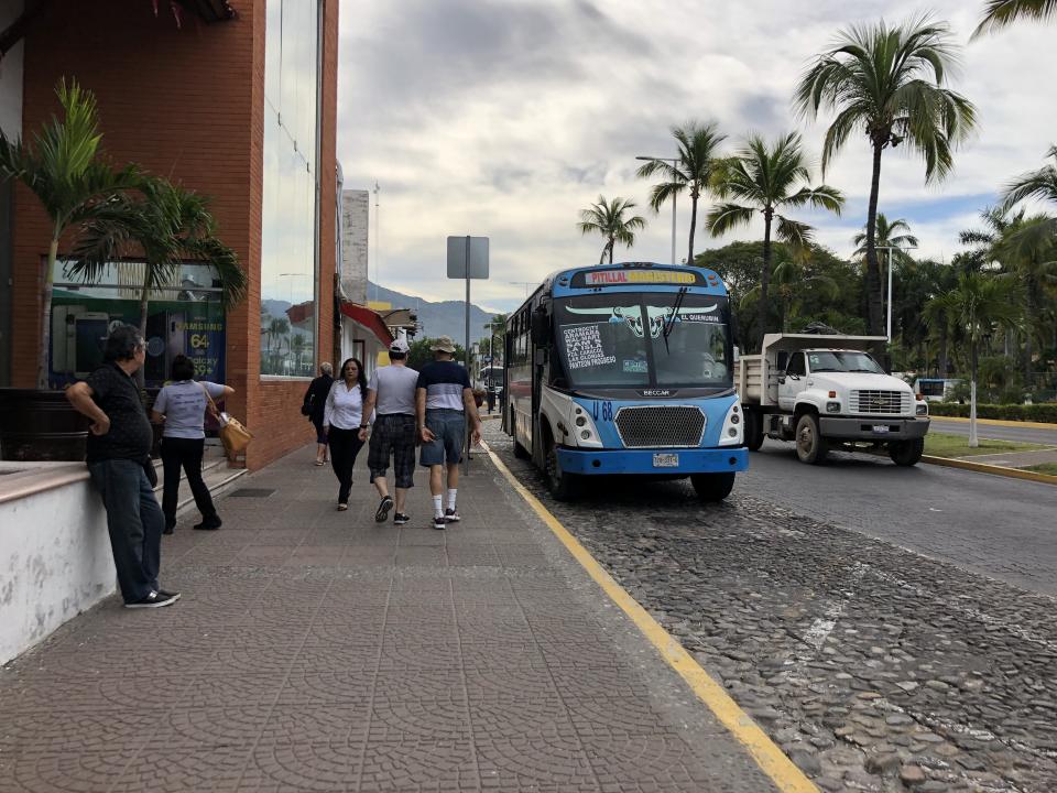 04y05Bahía (2) No da abasto el Transporte Público