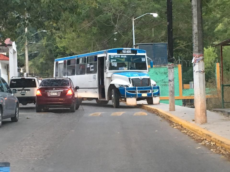 06y07Bahía (6) Inconformes por pagar diez pesos por camiones viejos