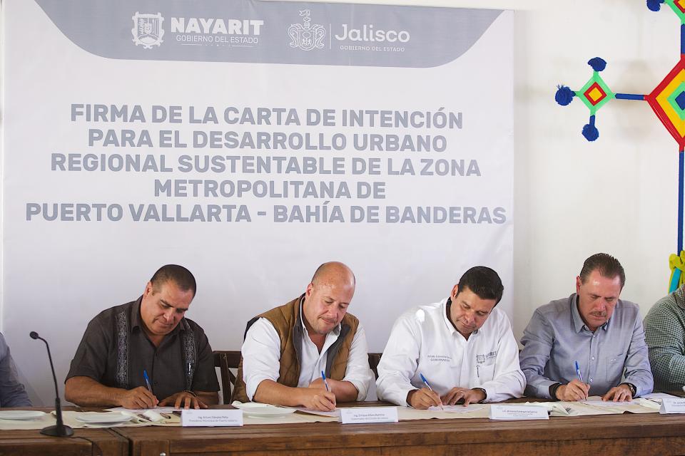 10y11Bahía (1) Jalisco y Nayarit firman creación de Instituto Metropolitano
