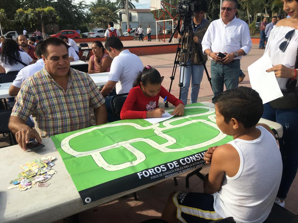 10y11Bahía (3) Importante la participación ciudadana en foros de consulta