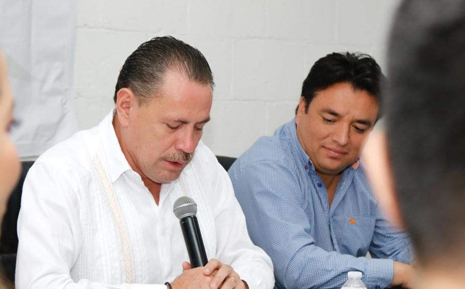 12y13Bahía (1) Hace equipo Jaime Cuevas para reducir tarifas eléctricas