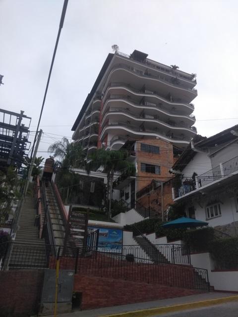 12y13Bahía (2) Grandes edificios, grandes problemas