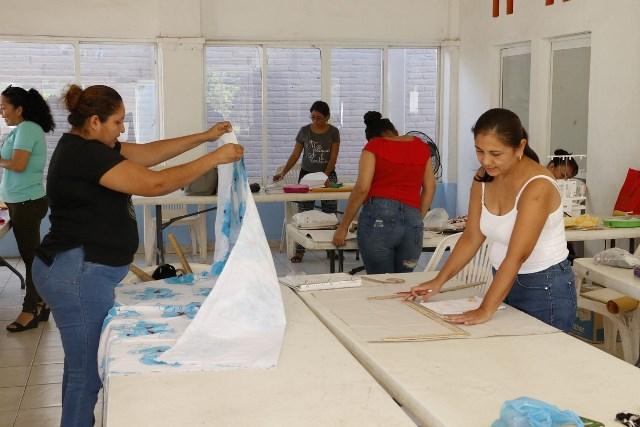12y13Bahía (7) Brinda DIF la oportunidad de aprender diferentes oficios