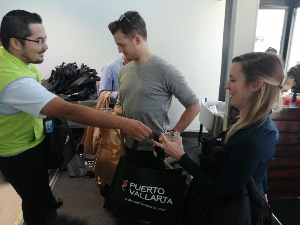 12y13Bahía (7) Se refuerza mercado canadiense con nuevo vuelo desde Hamilton
