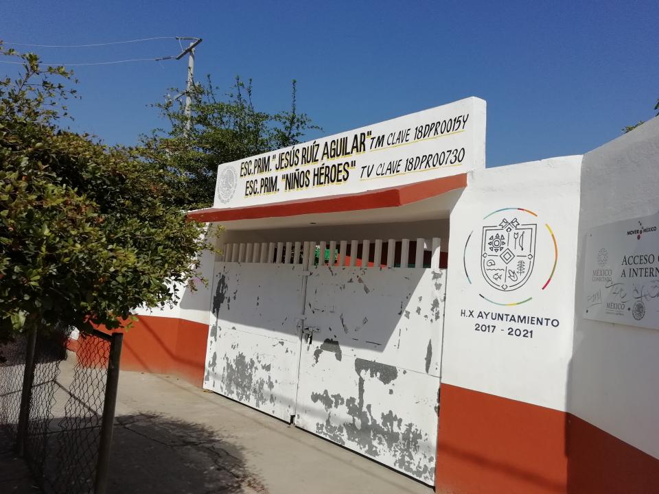 dav Esperan en escuela, apoyo tras el robo e incendio